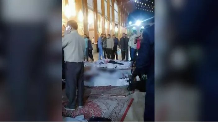 İran’da türbeye silahlı saldırı: En az 15 can kaybı var