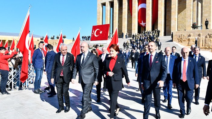 İYİ Parti lideri Meral Akşener Anıtkabir'de düzenlenen resmi törene katıldı