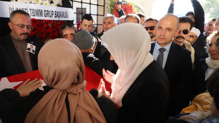 İYİ Parti Konya İl Başkanı Gökhan Tozoğlu, gözyaşları ile son yolculuğuna uğurlandı