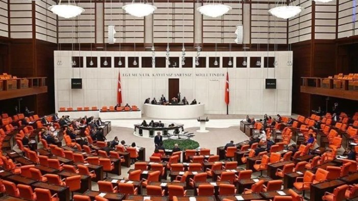 AKP'den muhalefet partilerine başörtüsü ziyareti