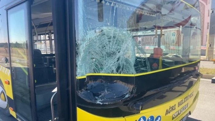 Ağrı'da otobüsün çarptığı iki kişi hayatını kaybetti