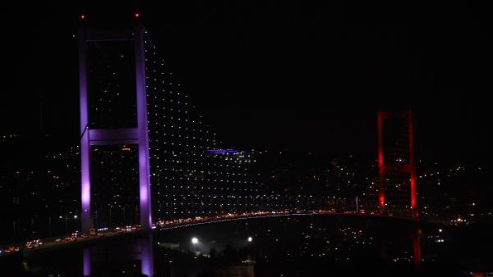 İstanbul'un boğaz köprüleri, KKTC bayrağı renklendi