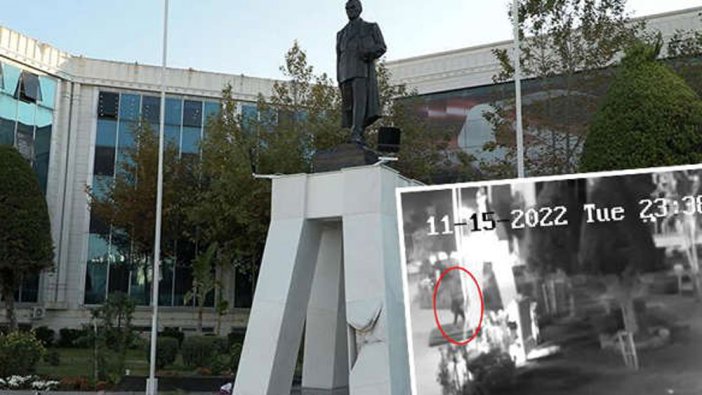 Antalya Kent Meydanı'nda Atatürk Anıtı'na çirkin saldırı