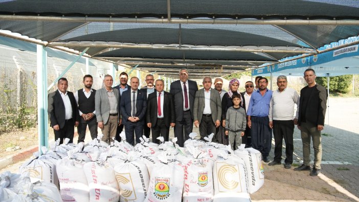 Tarsus Belediyesi çiftçilere ücretsiz ata tohum buğday dağıttı