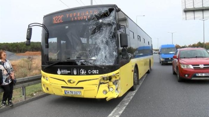 İstanbul'da otobüsü ile servis minibüsü çarpıştı: 7 yaralı