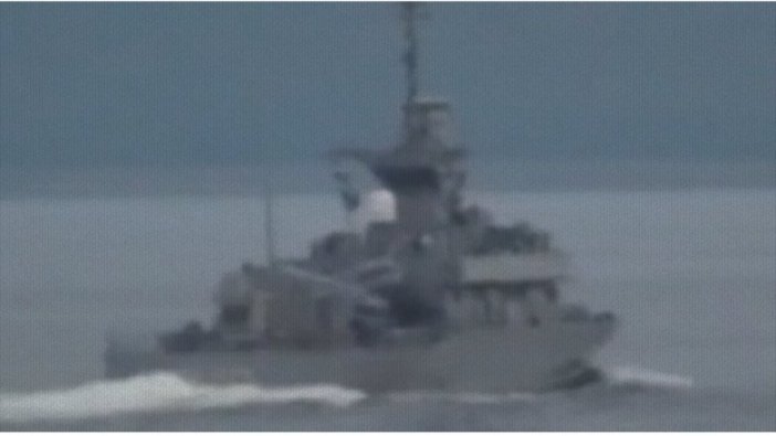 Füze dolu Yunan savaş gemisi Çanakkale Boğazı'ndan geçti