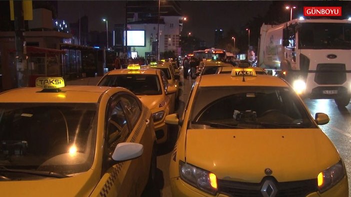 Taksiciler, vatandaşın tepkisini protesto etti