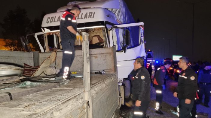 Adana'da zincirleme kaza: 2 TIR, 1 çöp kamyonu, 1 otomobil çarpıştı