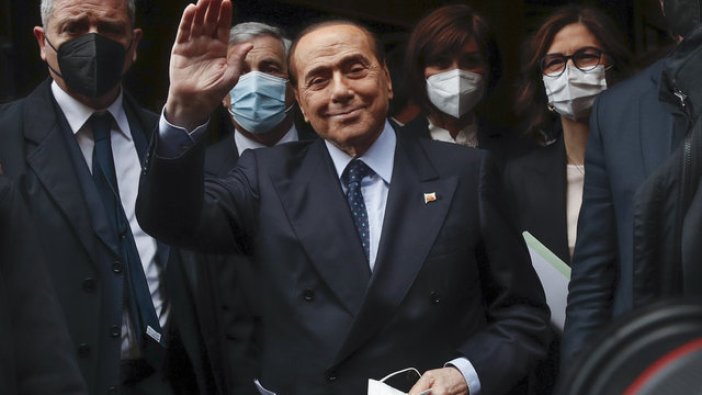 Berlusconi'den futbolculara ''escort'' sözü
