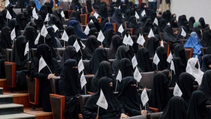 Afganistan'da kadınların üniversiteye gitmesi yasaklandı