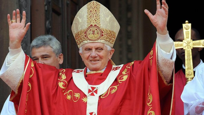 Eski Papa 16. Benedict'ten kötü haber!