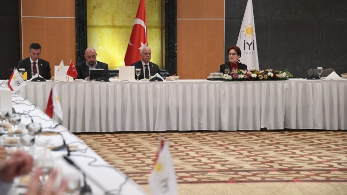 Meral Akşener milletvekilleri ile başkanlık divanında buluştu