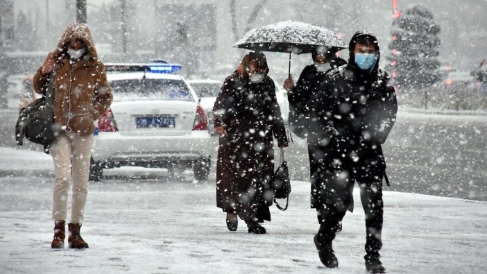 Meteoroloji'den İstanbul için kuvvetli yağış uyarısı! Sis, yağmur, kar 3'ü birlikte geliyor...
