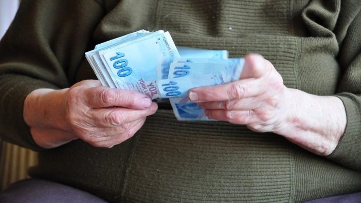 Emeklinin bayram ikramiyesine seçim ayarı: İşte hesaplanan zamlı ödeme!