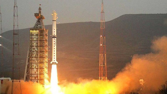 Çin gözlem uydularını uzaya fırlattı!