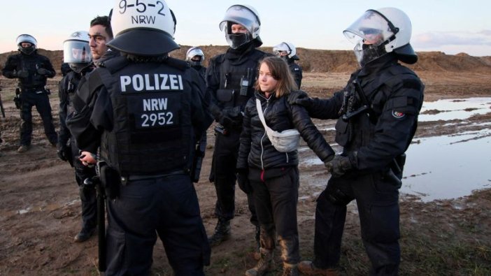 İsveçli aktivist Greta Thunberg gözaltına alındı!