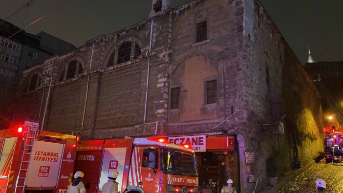 Beyoğlu’nda kilisede yangın: 2 ölü, 2 yaralı!