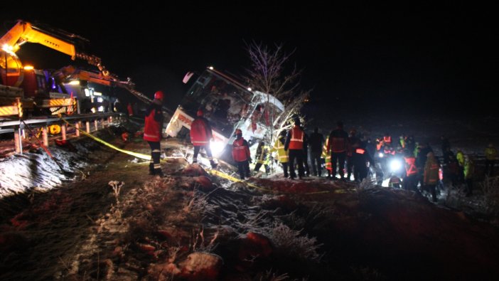 Kayseri’de yolcu otobüsü devrildi: Ölü ve yaralılar var!