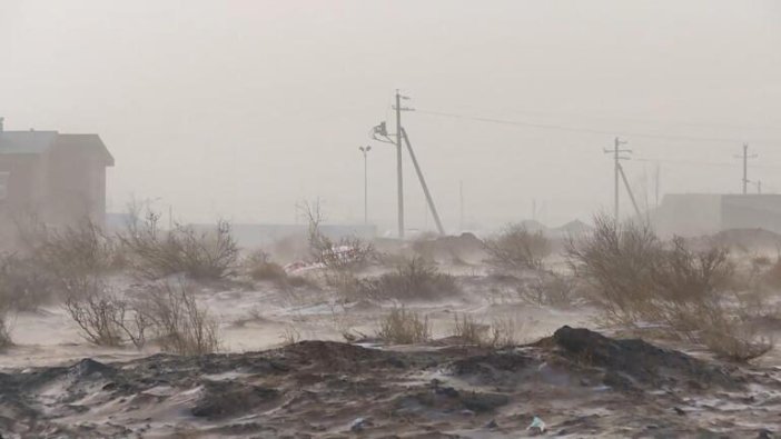 Görüş mesafesi düştü: Moğolistan’da kum fırtınası!