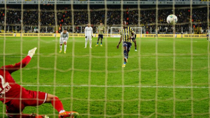 Fenerbahçe - Kasımpaşa maçı tekrar mı edilecek? Kural hatası iddiası gündem oldu