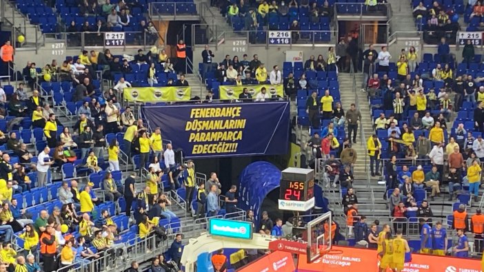 Fenerbahçe tribünlerinden TFF ve hakemlere tepki! ''Paramparça edeceğiz''