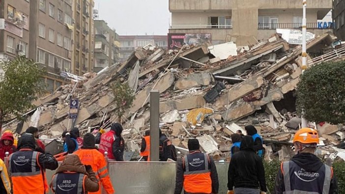 Şanlıurfa'da 33 kişinin öldüğü binayla ilgili gözaltı kararı