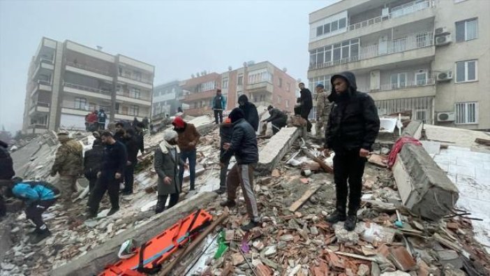 CNN Türk, deprem eleştirisi sonrası ünlü sunucunun görevine son verdi