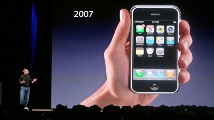 16 yıllık telefona ödenen para dudak uçuklattı: İlk nesil IPhone açık arttırmada satıldı