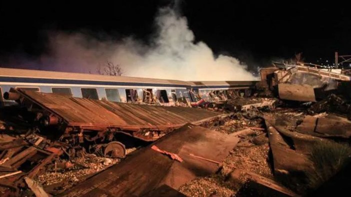 Yunanis'tan da feci kaza! İki tren çarpıştı: 29 kişi hayatını kaybetti