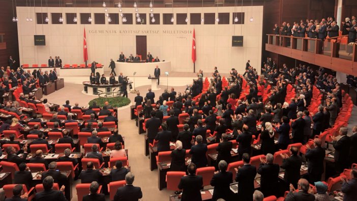 AKP Grup Başkanvekili Bülent Turan açıkladı: Meclis feshedilecek mi?