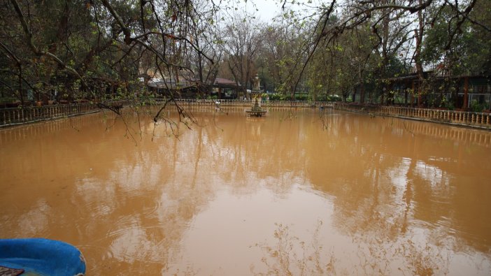 Su seviyesi 2 metreyi aştı: Şanlıurfa’nın tarihi sembolü çamurla kaplandı!