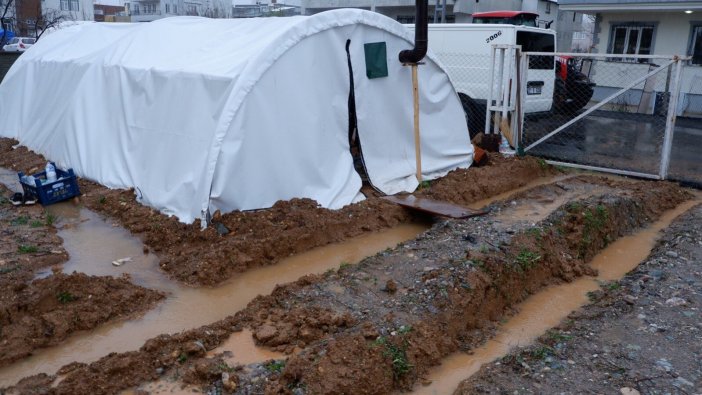 Depremzedelerin çilesi bitmiyor: Adıyaman’da çadır kent selde yok oldu!