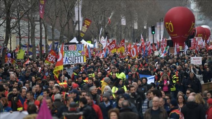 Fransa’da emeklilik reformu karşıtları sokağa indi