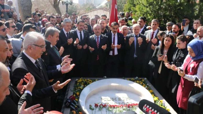 Mustafa Destici, Muhsin Yazıcıoğlu'nu mezarı başında andı