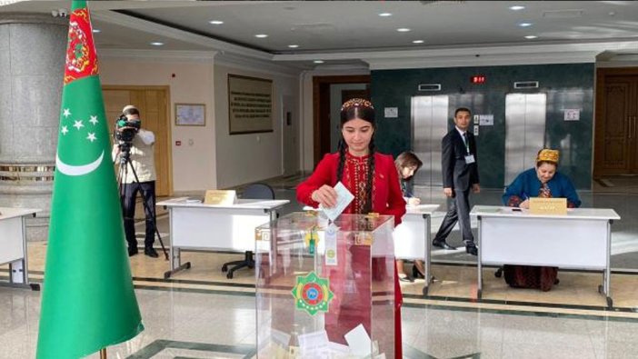 Türkmenistan'ta halk sandık başında