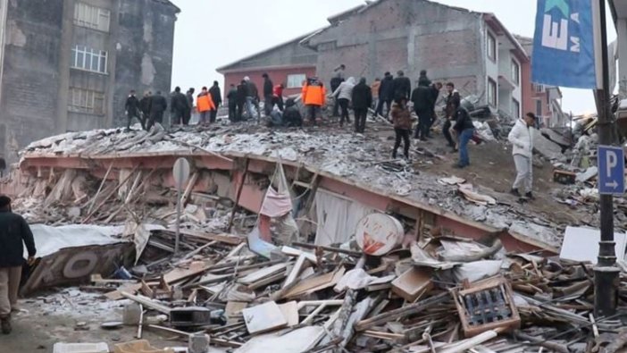 Depremden 49 sonra acı olay: 1 cansız beden bulundu