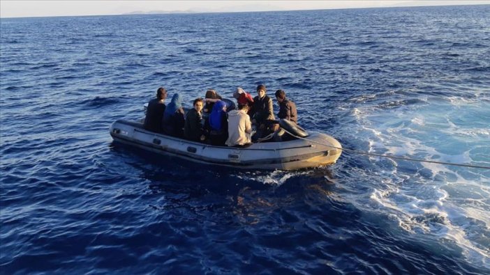 İtalya, düzensiz göçmenleri kurtaran geminin faaliyetlerini durdurdu