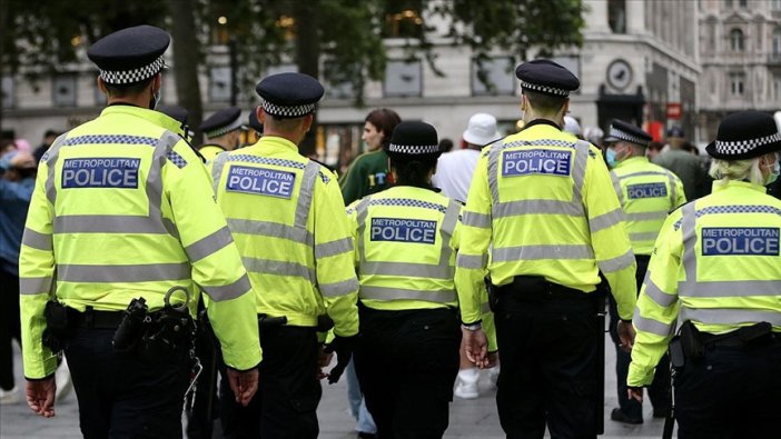 İngiltere skandalı kabul etti: Polisler, çocukları çıplak şekilde aradı