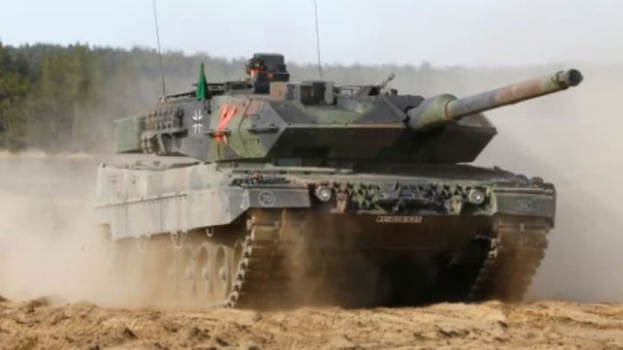 Almanya, Ukrayna’ya verdiği sözü tuttu: Leopard 2 tankları gönderdi!