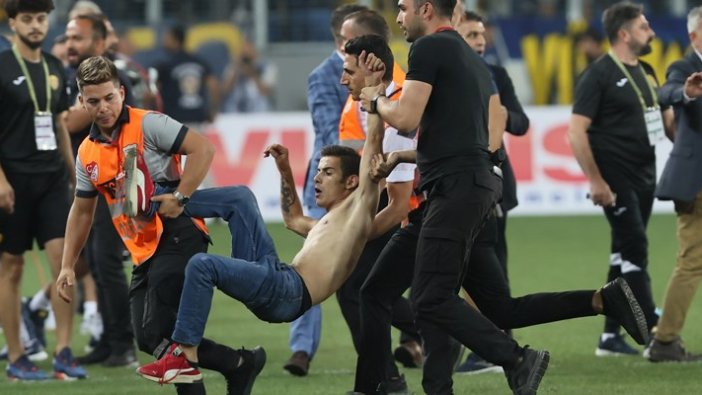 Beşiktaşlı futbolculara tekme atmıştı: Aldığı ceza belli oldu