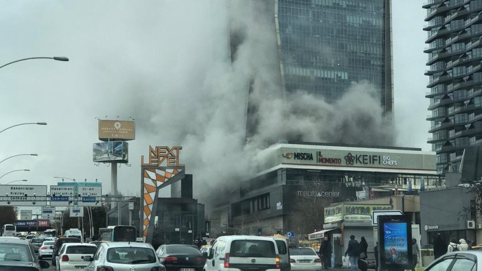 Ankara'da korkutan AVM yangını
