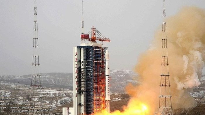 Çin, ilk sıvı yakıtlı roketini fırlattı