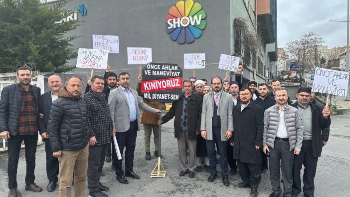 Show TV'nin yayınladığı Kızılcık Şerbeti dizisi için protesto düzenlediler