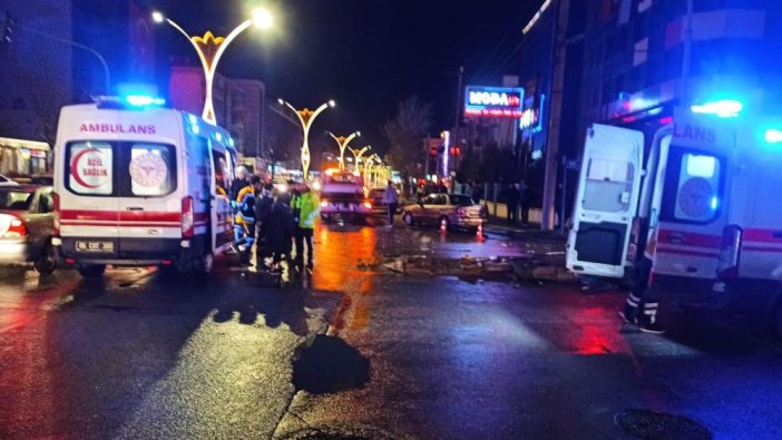 Ankara'da 2 araç çarpıştı: 4 yaralı