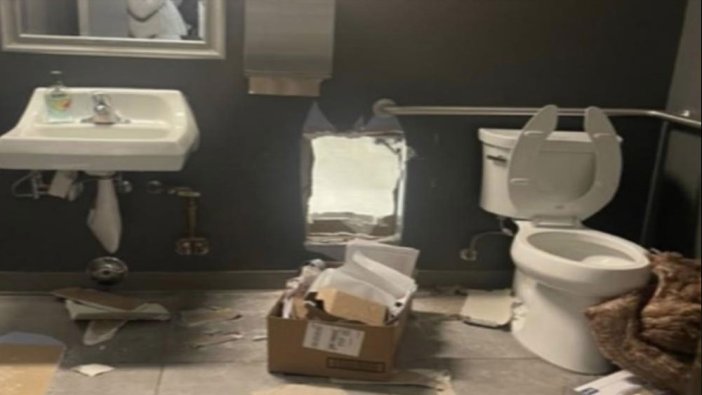 Böyle hırsızlık görülmedi! Tuvaletin duvarını delip binlerce dolarlık mal çaldılar