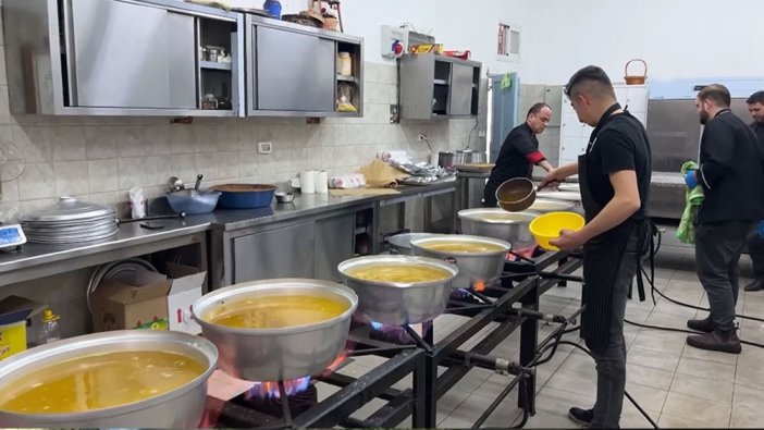 Filistinli şefler, Ramazan'da yetimler için mutfağa girdi