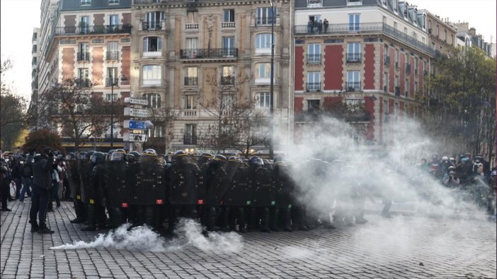Fransa’da protestolar sürüyor! 154 polis yaralı: 111 gözaltı