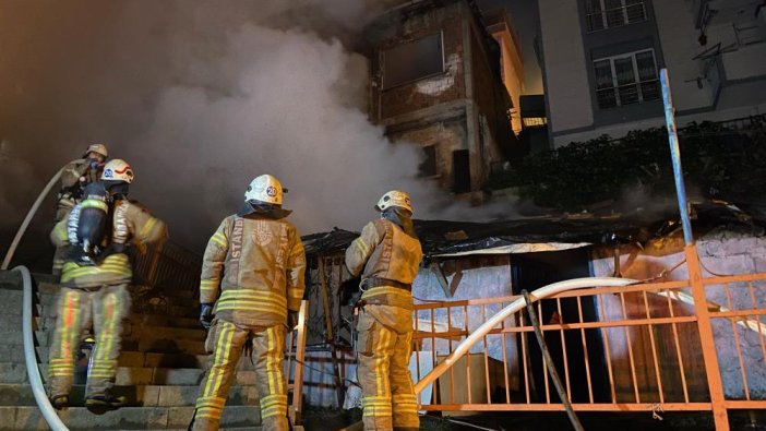 İstanbul'da gecekondu yangını: Facia atlatıldı