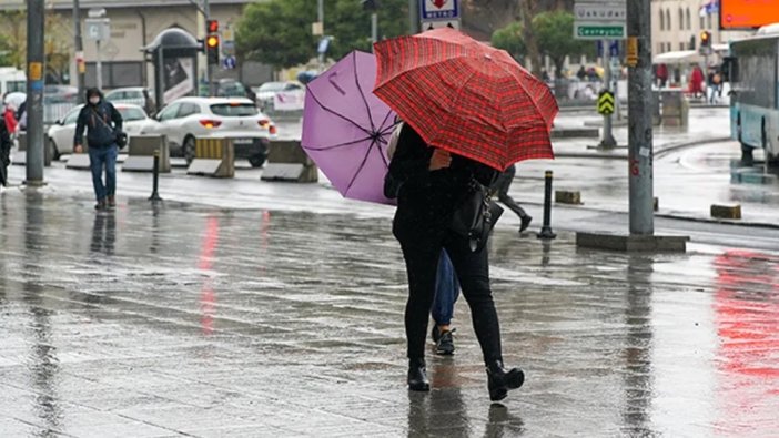 Meteoroloji'den kuvvetli sağanak yağış uyarısı! Tüm Türkiye'de etkili olacak