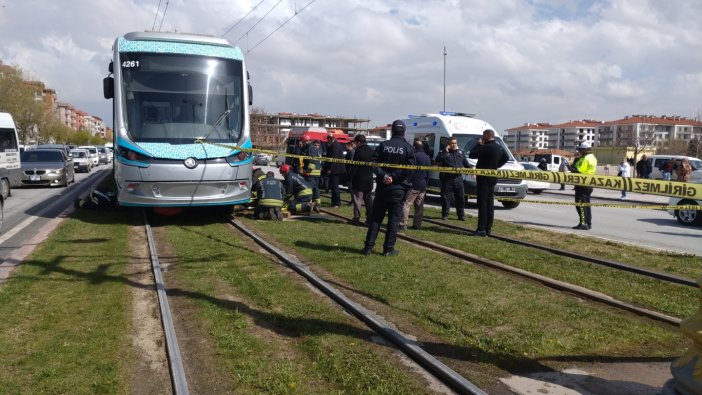 Konya'da çocuğuyla tramvayın altında kalan anne hayatını kaybetti